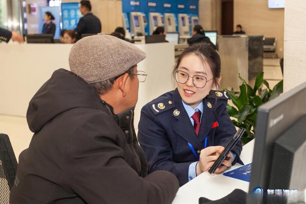 【扬州江都:税务局延时服务便民办税】"太感谢你们了,专门为我提供一